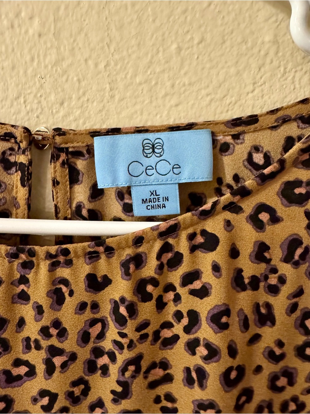 CeCe Leopard Print Flutter Sleeve Blouse in Tan and Black - Picture 2 of 4